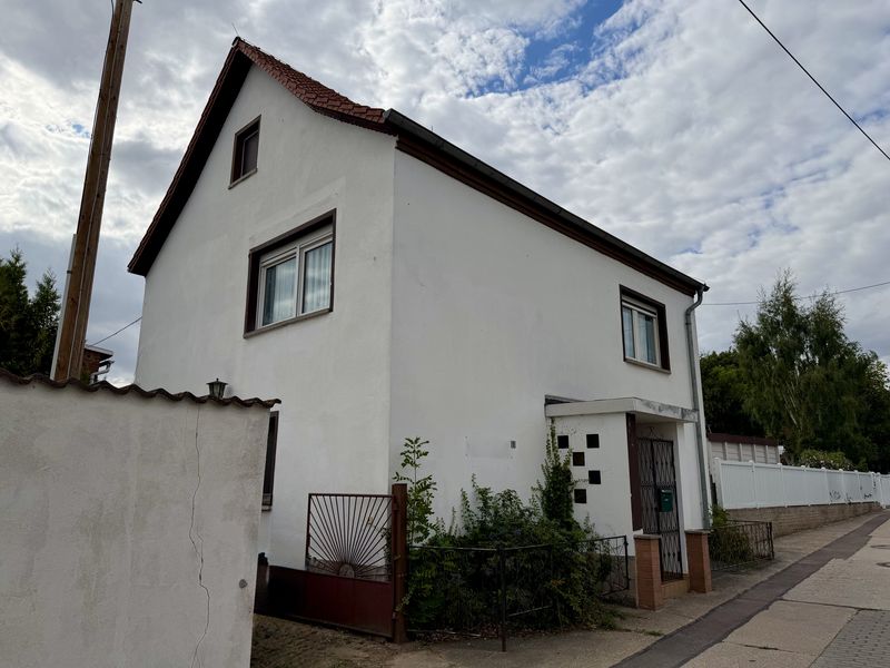 150 m² Wohnfläche, 4 Zimmer & 2 Garagen – Einfamilienhaus mit Potenzial in Alsleben